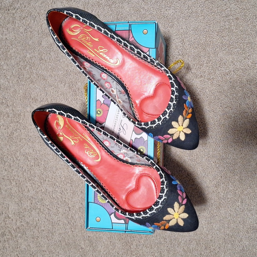 Poetic Licence Tiny Dancer shoes size 8.5